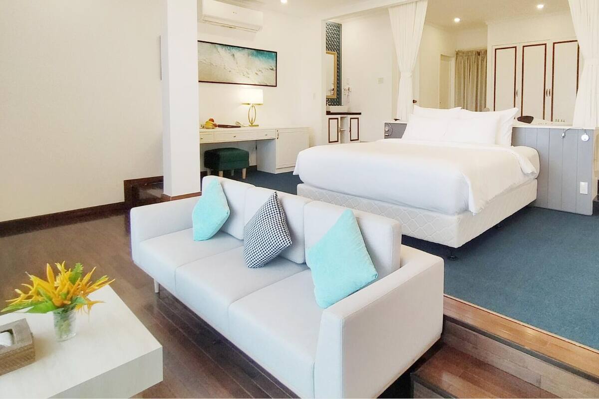 2 عدّة غرف نوم وأغطية فراش متميزة وميني بار وخزنة داخل الغرفة