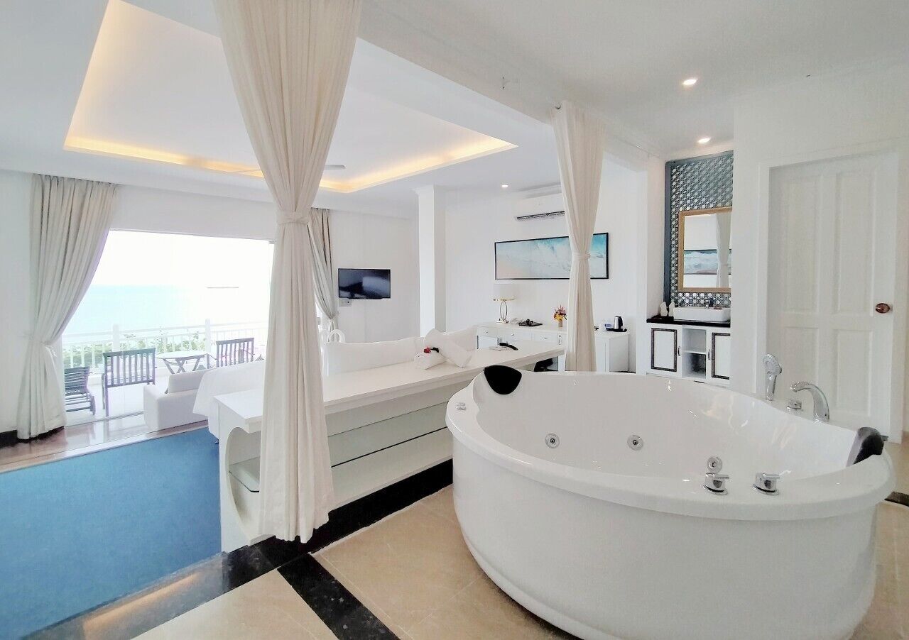 Premium Double Room, Sea View | Premium bedding, minibar, in-room safe, individually decorated