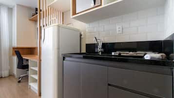 Studio | Cuisine privée | Mini réfrigérateur, micro-ondes, plaque de cuisson