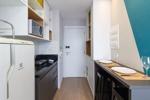 Studio | Private kitchen | Mini-fridge, microwave, stovetop, cookware/dishes/utensils - Studios delicinha no Brás (São Paulo)