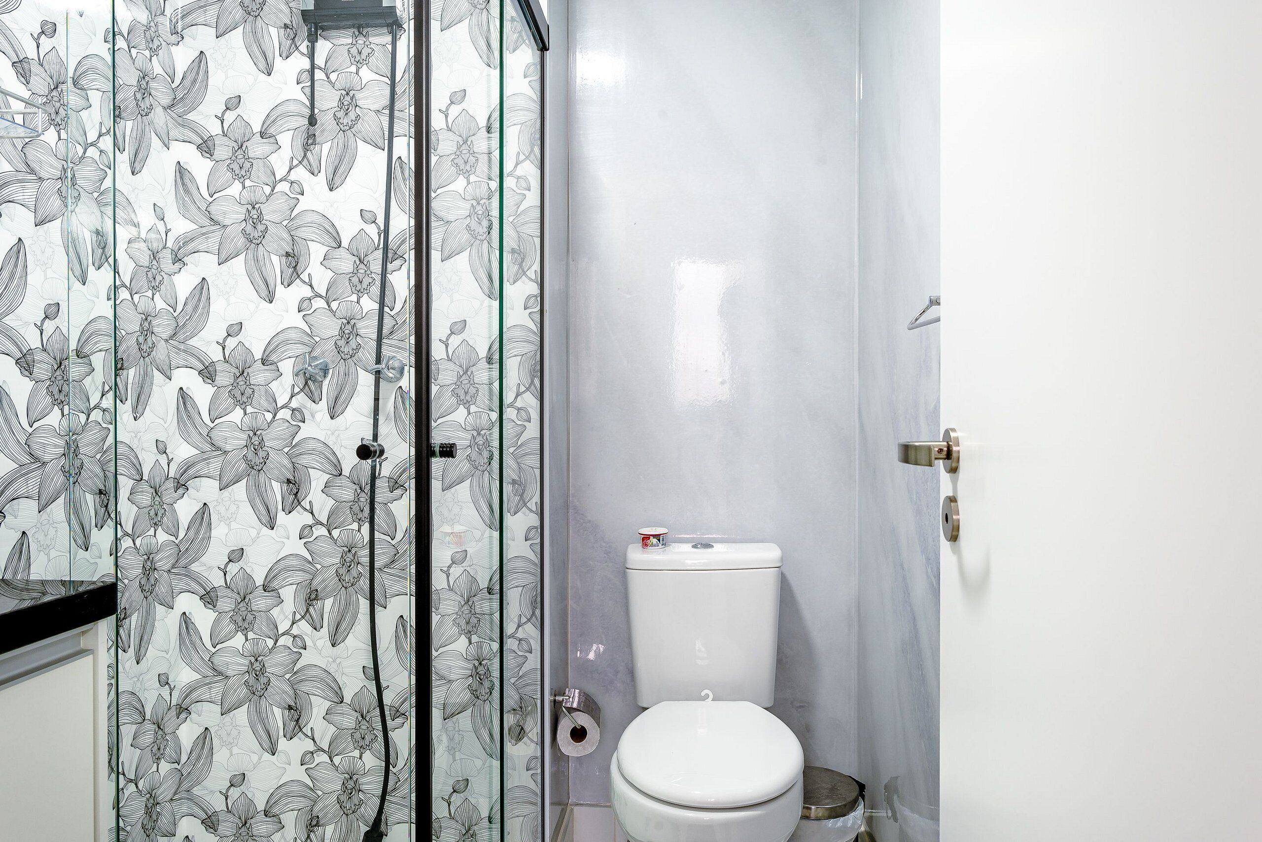 Appartement Économique | Salle de bain | Douche, serviettes fournies, savon, shampoing