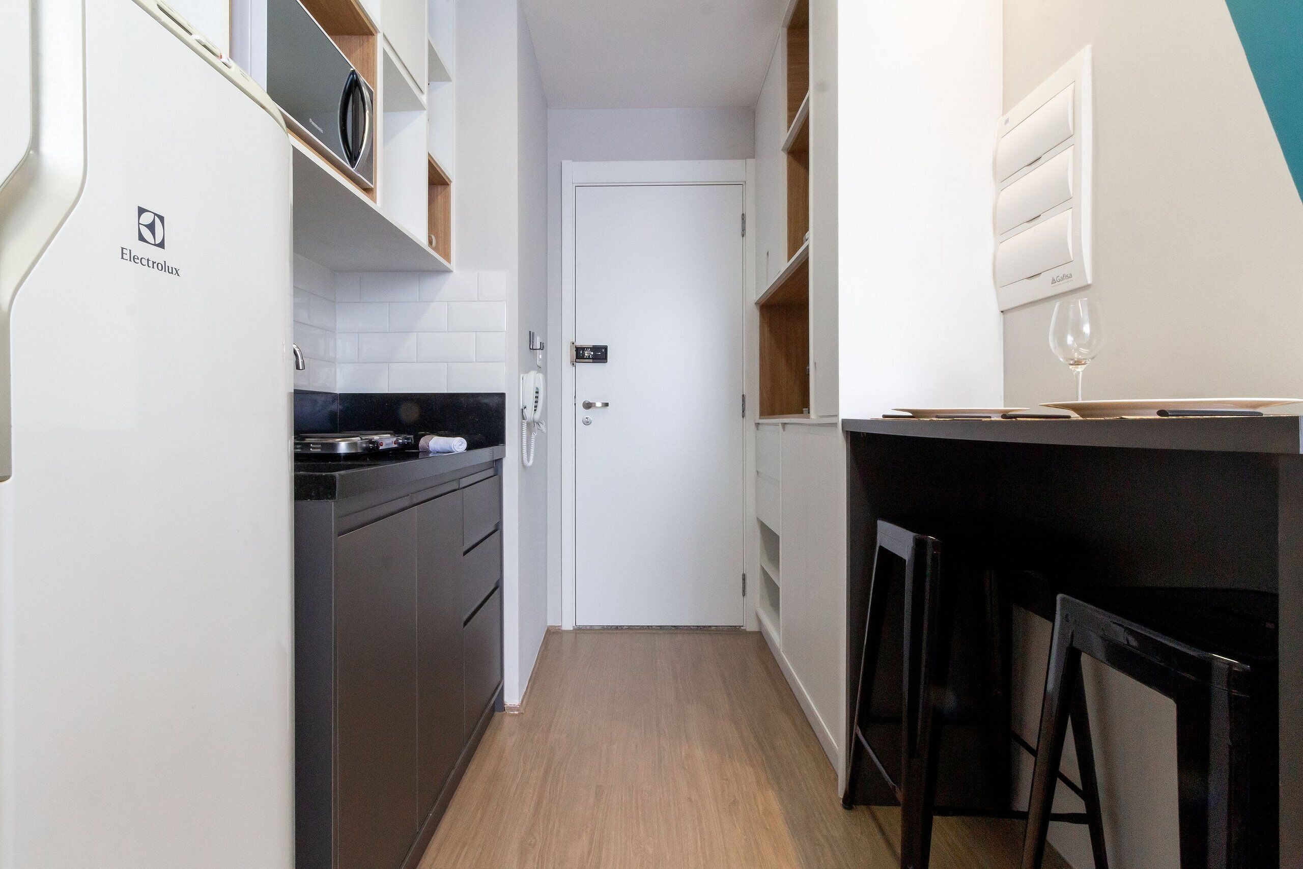 Studio | Private kitchen | Mini-fridge, microwave, stovetop, cookware/dishes/utensils