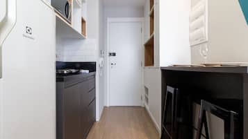 Studio | Cuisine privée | Mini réfrigérateur, micro-ondes, plaque de cuisson
