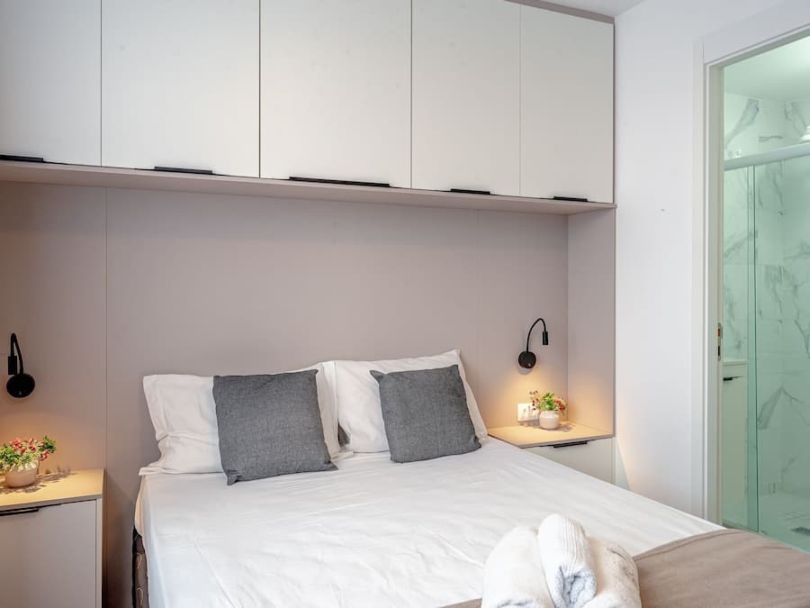 Studio | Desk, laptop workspace, WiFi (free), individually decorated