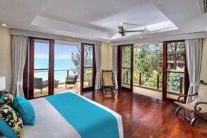 Cofres nos quartos, escrivaninha, espaço de trabalho para notebook