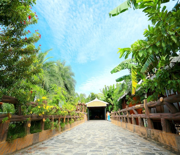 Garden view - Selvamathi Farm Resorts (Valappadi)