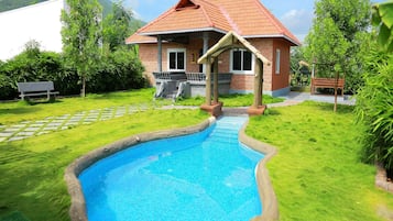 Luxury Room | Egyptian cotton sheets, premium bedding, desk, free WiFi