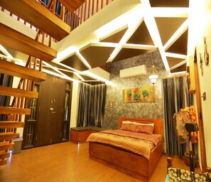 Elite Room | Egyptian cotton sheets, premium bedding, desk, free WiFi - Selvamathi Farm Resorts (Valappadi)