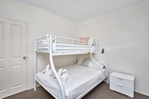 3 bedrooms, iron/ironing board, free WiFi, bed sheets