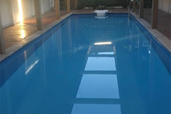Una piscina techada