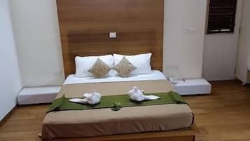 Deluxe Double Room | 1 bedroom, desk, soundproofing, iron/ironing board