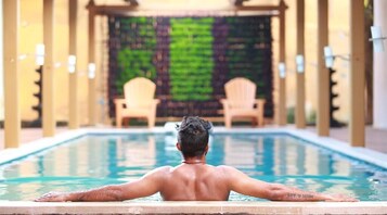 Una piscina techada
