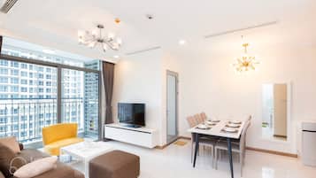 標準三人房, 2 間臥室, 獨立浴室, 高層 | 客廳 | 43 吋智能電視連有線電視頻道、電視