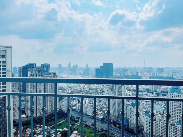 Standard Triple Room, 2 Bedrooms, Ensuite, Tower | Living area