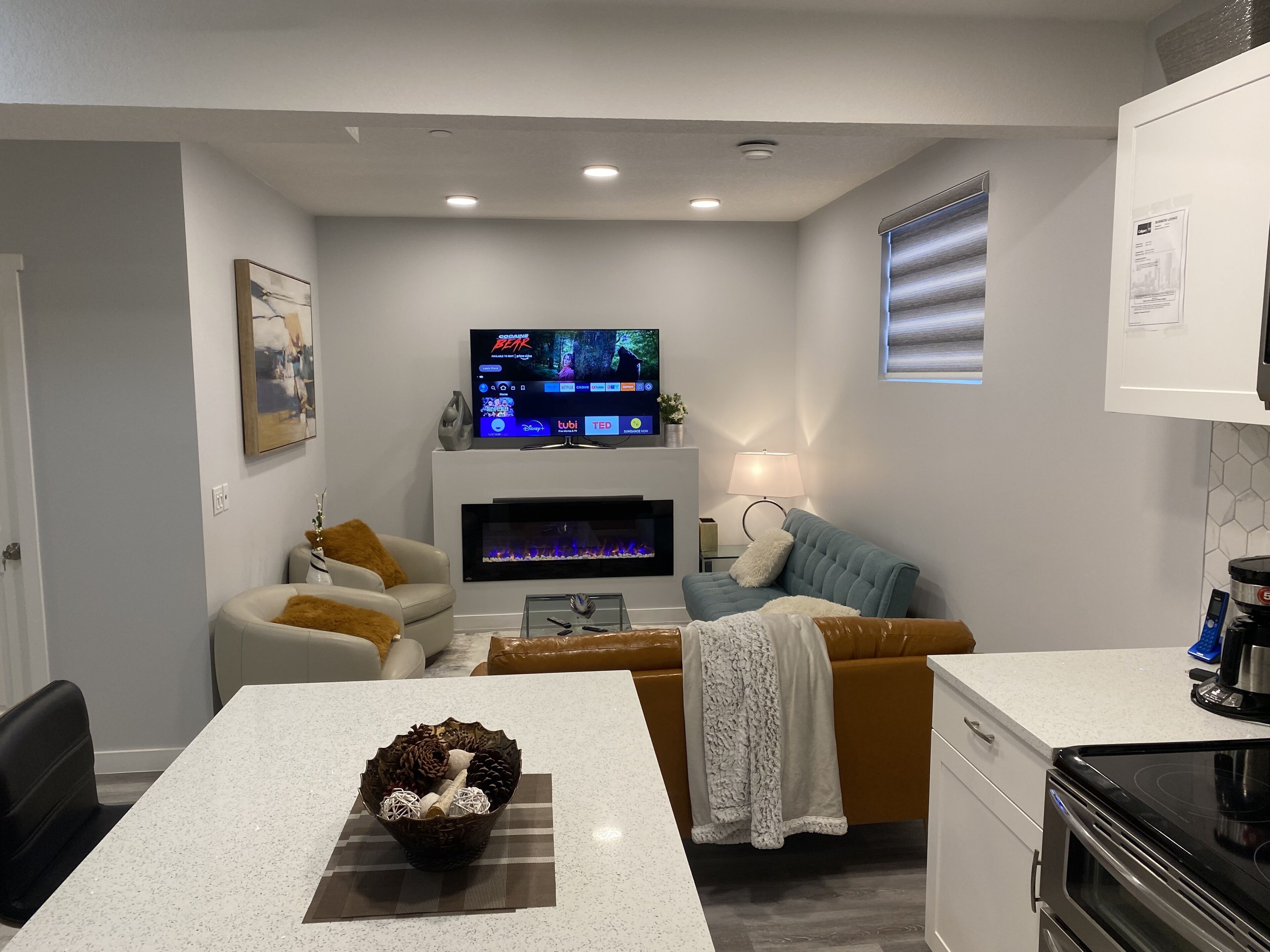 Een smart-tv en een open haard