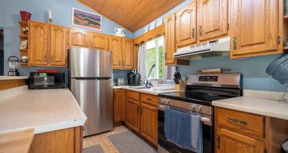Lakeview cabin, 3 min walk to the beach!
