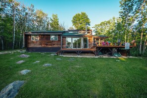 Exterior - Lakeview cabin, 3 min walk to the beach! (Grand Marais)