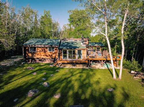Lakeview cabin, 3 min walk to the beach!