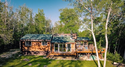 Lakeview cabin, 3 min walk to the beach!