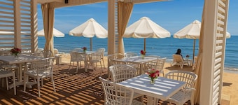 Beachfront Chalet in Porto Said with Pool & Gard