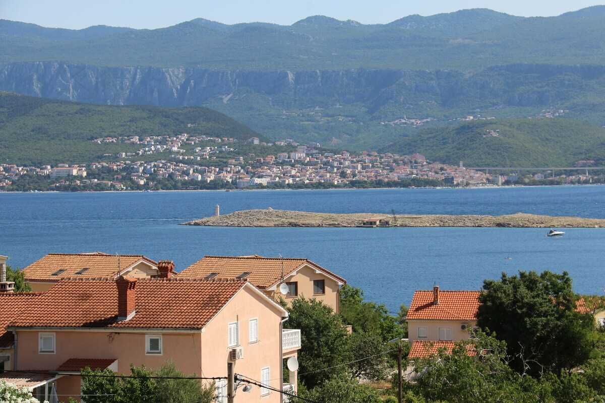 A coastal town with buildings and a body of water.