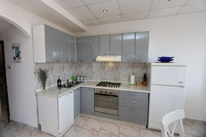 Fridge, oven, coffee/tea maker, cookware/dishes/utensils - Apartment - Lidija - ( 60243-A1 ) (Silo - island Krk)
