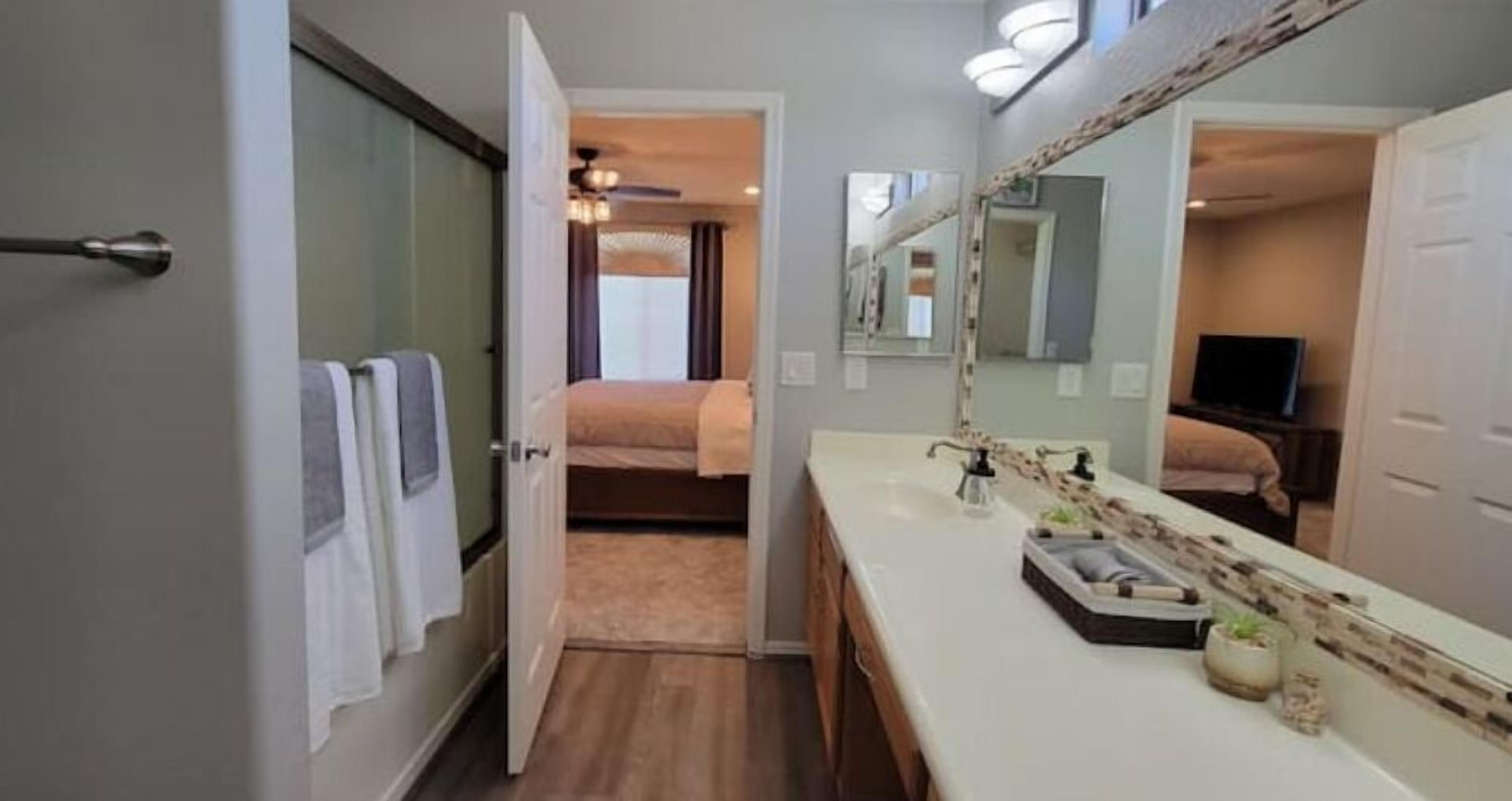 4 bedrooms, in-room safe, desk, iron/ironing board