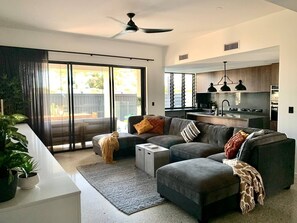 Living area - Brand New Luxurious Modern Beach House (Bokarina)