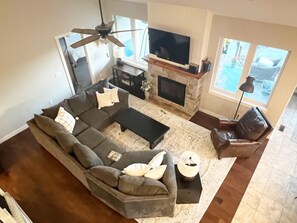 Smart-TV, Kamin, Videospiele, Arbeitsbereiche