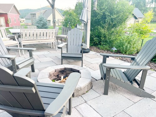 Black Hills 5 bedroom home with Hot Tub