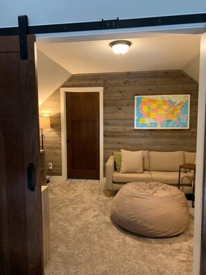 Smart-TV, Kamin, Videospiele, Arbeitsbereiche