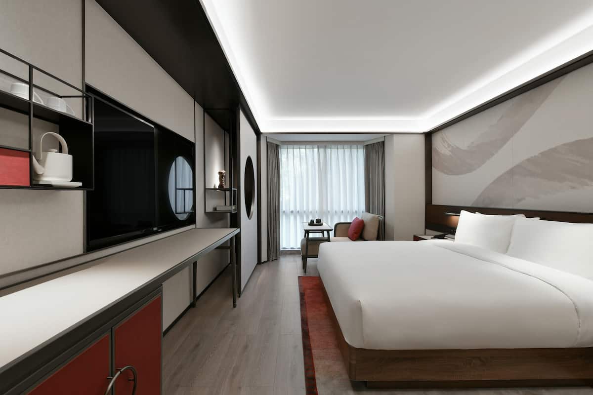 1 bedroom, premium bedding, down duvets, free minibar