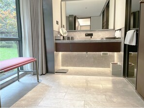 Panoramic Room