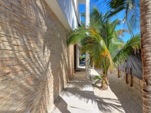 Property grounds - Casa Ventana del Mar - Yucatan Home Rentals (Chicxulub Puerto)