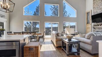 Télévision, cheminée