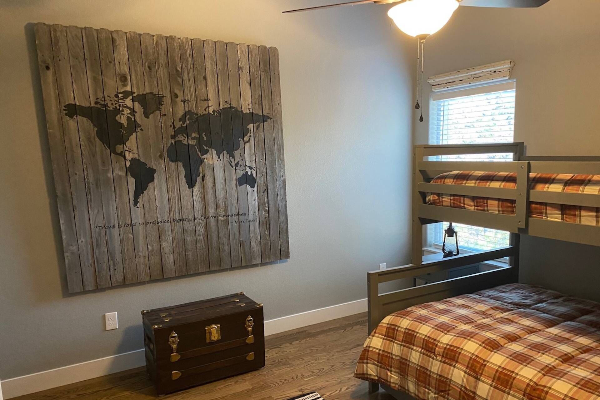 5 quartos, ferros/tábuas de passar roupa, Wi-Fi, roupa de cama