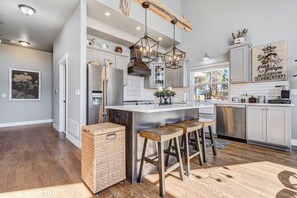 Fridge, microwave, dishwasher, coffee/tea maker