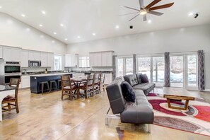 TV, fireplace - Pinetop-Lakeside Home w/ Private Hot Tub & Bar (Lakeside)