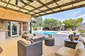 Terrace/patio - 7 Mi to Downtown Phoenix: Home w/ Pool & Foosball! (Phoenix)
