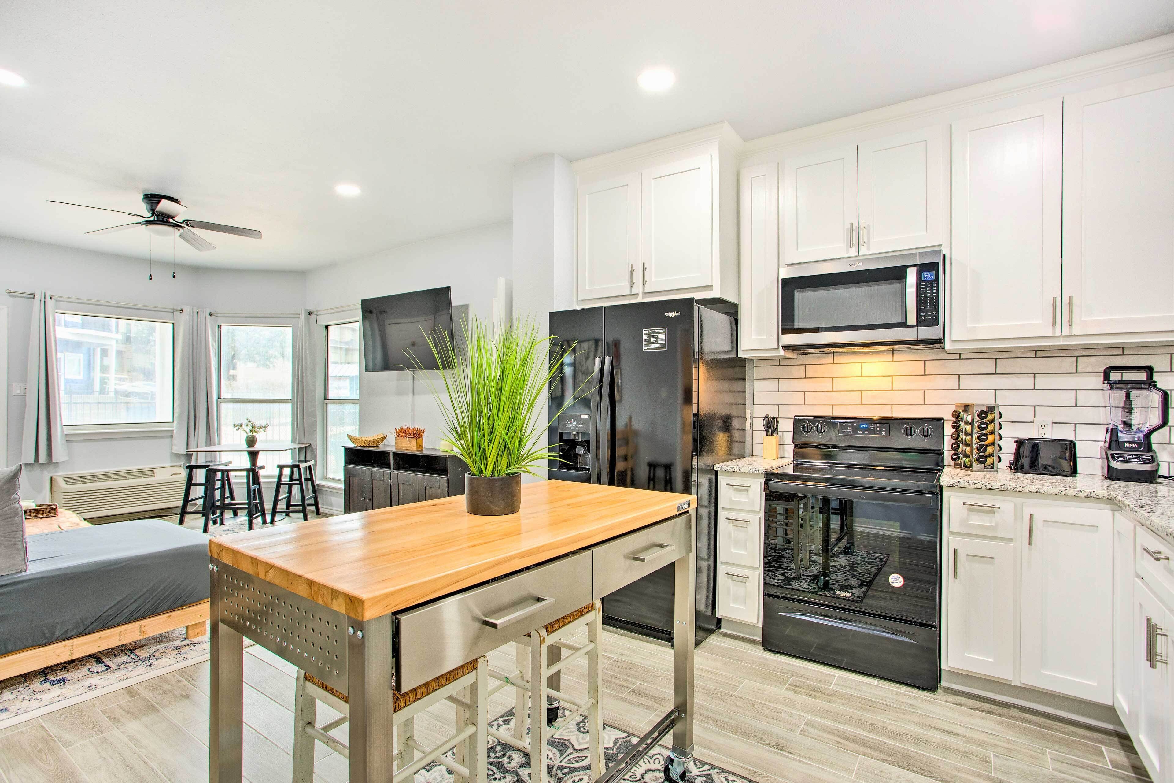Fridge, microwave, stovetop, dishwasher