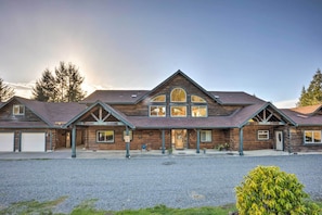 Exterior - Brookings Vacation Rental Lodge on 88 Acres! (Brookings)