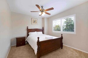 2 bedrooms, iron/ironing board, free WiFi, bed sheets - Nice Trendy Cozy Place in Miracle Mile (Los Angeles)