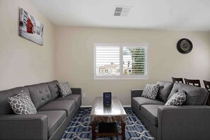 Smart TV - Nice Trendy Cozy Place in Miracle Mile (Los Angeles)