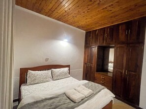 4 sovrum, skrivbord, strykjärn/strykbräda och gratis wi-fi