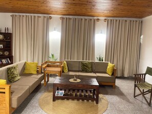 Smart TV, fireplace, books - Toiwo Residence Arusha 1.2km to city center (Arusha)