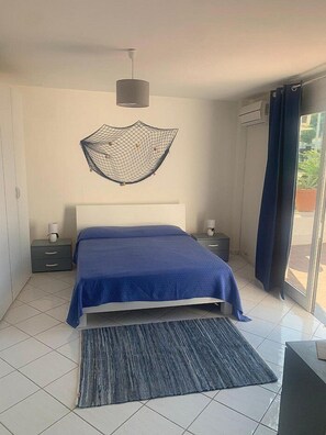 2 bedrooms, iron/ironing board, bed sheets