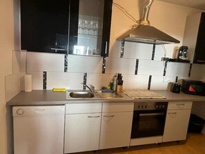 Kühlschrank, Ofen, Herdplatte, Geschirrspüler