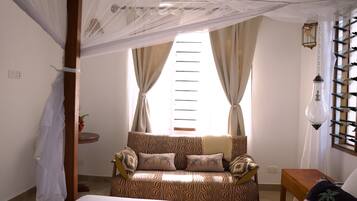 4 habitaciones, cortinas blackout y tabla de planchar con plancha