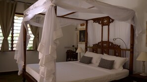 4 bedrooms, blackout curtains, iron/ironing board, free WiFi - The Diamond of Africa - Luxury Villa (Malindi)