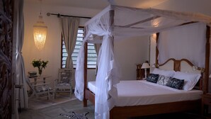 A four-poster canopy bed with white bedding, a wooden headboard, and decorative pillows. - The Diamond of Africa - Luxury Villa (Malindi)